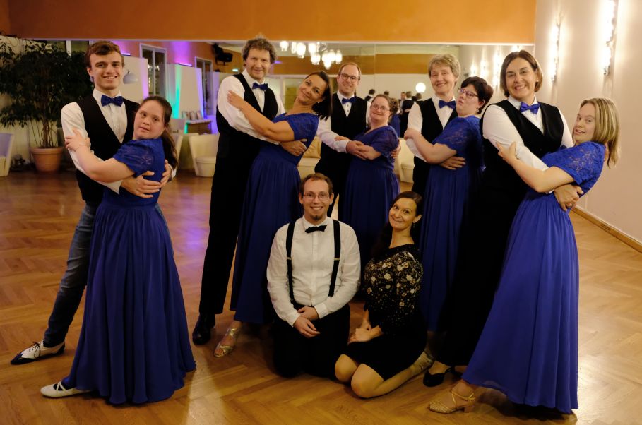 Standard Formation Infinity Dance  + Trainer 2.JPG